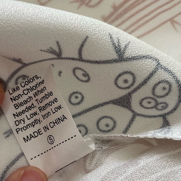 SHEIN Women’s Size 2XL V Neck tunic with ruffle cap sleeves Brown Black Red Tan - Picture 7 of 11